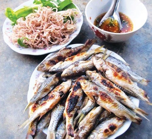 Cá sỉnh nướng đặc trưng ẩm thực Mường Lò Yên Bái