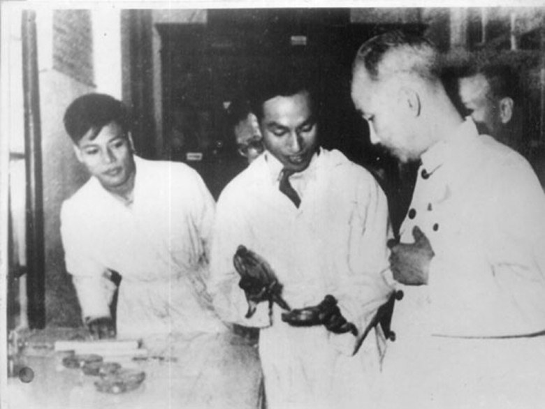 GIÁO SƯ, BS ĐẶNG VĂN NGỮ (1910-1967) Liệt sĩ, Anh hùng lao động