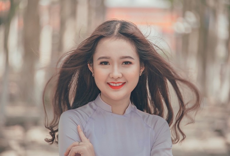Cả đời này đã định sẵn chúng ta không mang theo được cái gì, vậy thì hãy sống vào lúc này, cười vào lúc này, giác ngộ vào ngay lúc này. (Ảnh: pxhere)