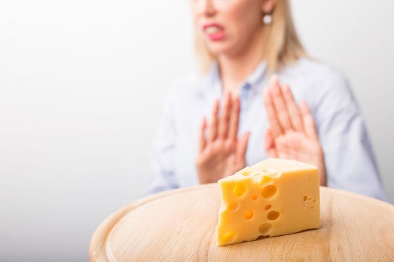 Ăn phô mai có thể gặp tác dụng phụ nào?