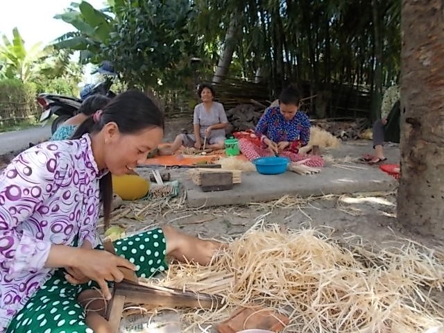 Làng nghề xưa vẫn đang nuôi sống bao người