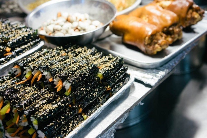 3. Cơm cuộn Mayak Gimbap - Hàn Quốc