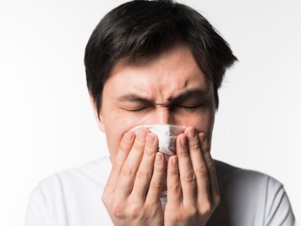 Hắt hơi liên tục là dấu hiệu của bệnh gì?