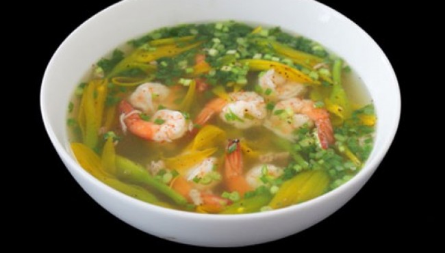Hoa kim châm nấu với tôm, thịt