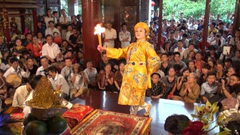 Lên đồng hay còn gọi là hầu đồng, hầu bóng, đồng bóng là gì?