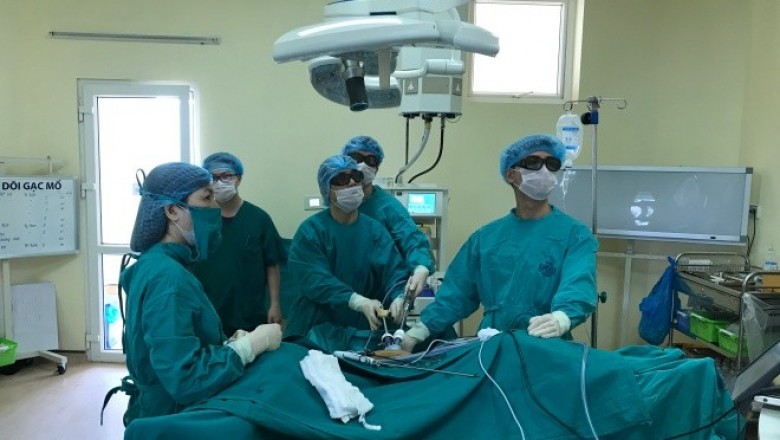 Phát hiện ung thư trực tràng sau nhiều ngày đau bụng, sụt cân