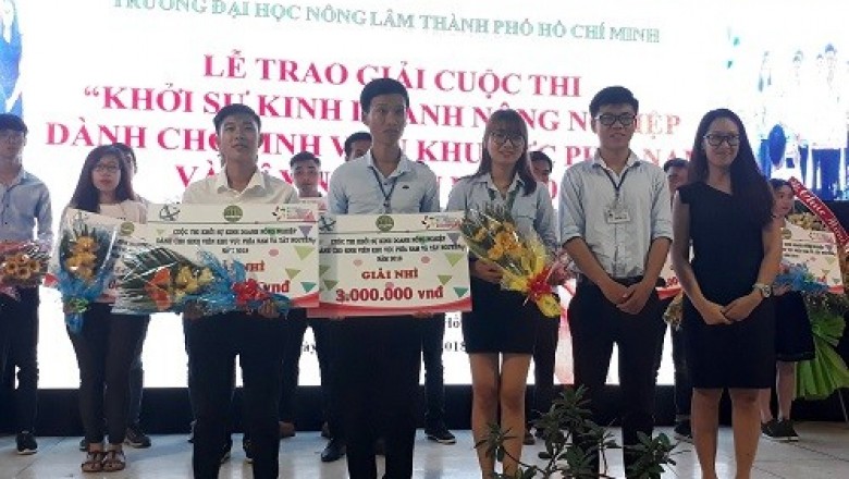 Hai sinh viên mang giống cỏ lúa mạch từ Mỹ về Việt Nam làm trà tốt cho sức khỏe