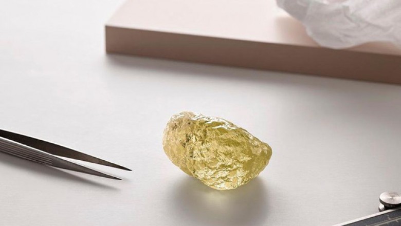Đào được viên kim cương màu vàng 552 carat siêu hiếm từ trước đến nay