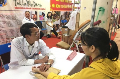 Việt Nam tiêu thụ 60.000 tấn thảo dược mỗi năm và Hơn 5.000 dược liệu cùng gần 1.300 bài thuốc dân gian được y học cổ truyền Việt Nam công nhận 