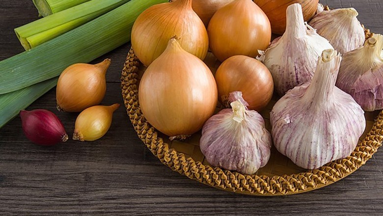 Tại sao ăn nhiều hành, tỏi dễ bị hôi nách?
