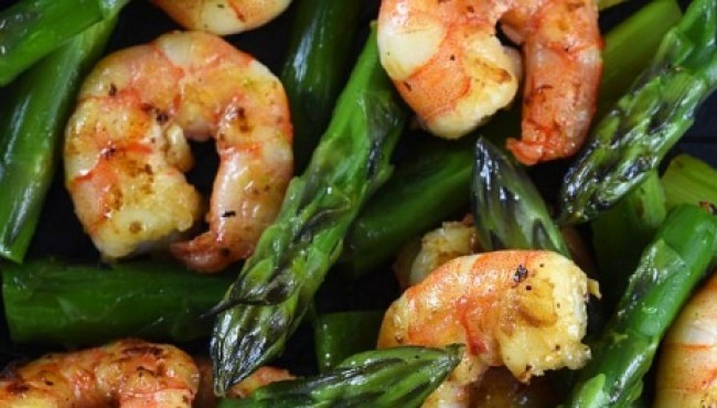 Măng tây, khoai tây, hải sản, các loại hạt và thịt đỏ chứa chất gây ung thư vú
