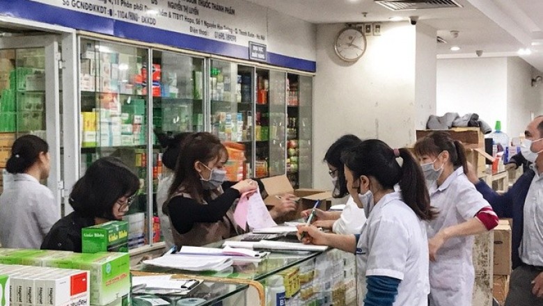 Tự ý mua thuốc ho, sốt có thể làm mất dấu người mắc Covid-19