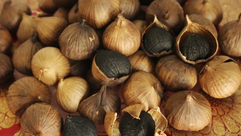 Thu giữ hàng trăm cân tỏi đen 'mồ côi' không rõ nguồn gốc