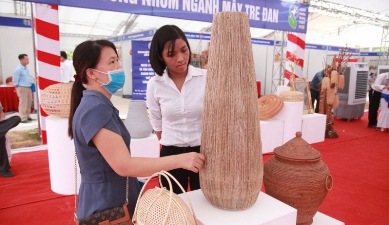 Thông tin sản phẩm: Kết nối mạng lưới sản xuất và tiêu dùng sản phẩm mây tre đan, chế biến gỗ