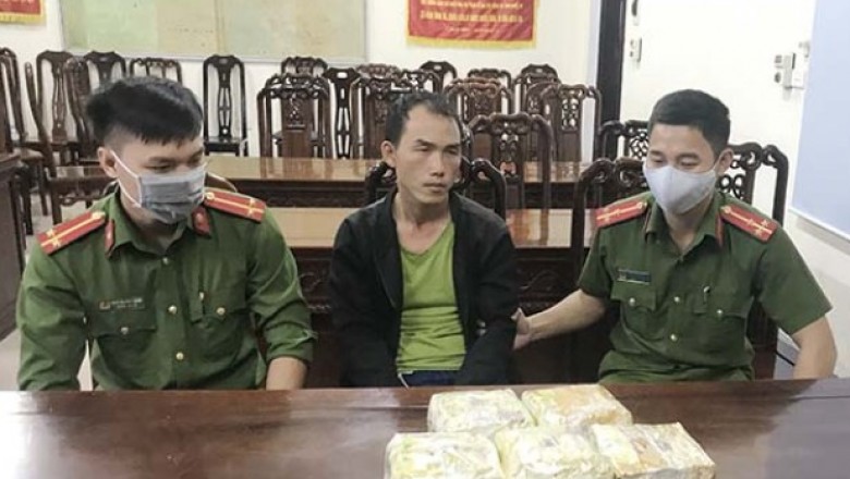 Pháp luật: Bác sĩ người Lào mang 5 kg ma túy vào Việt Nam