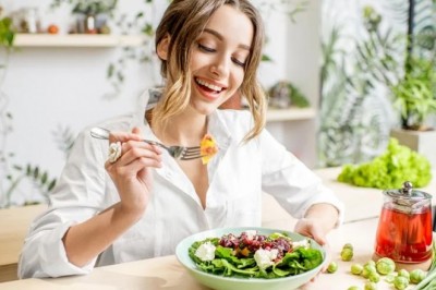 Mách chị em 8 loại thực phẩm nên ăn vào buổi tối để da trắng dáng xinh