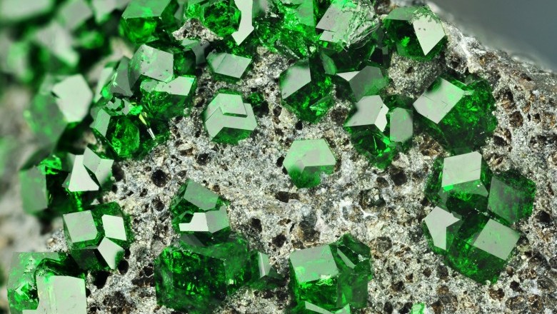 Anh thợ mỏ nghèo tìm thấy khối Ngọc lục bảo quý hiếm trị giá 7.700 tỷ đồng