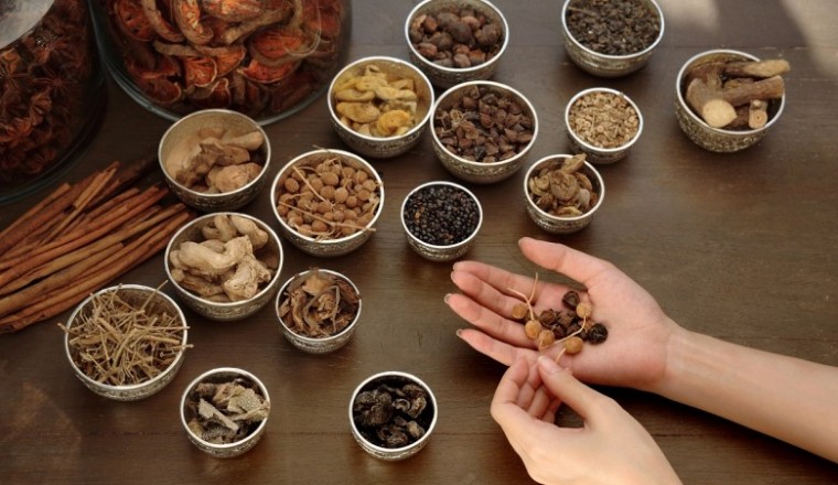 Bài thuốc Đông y hỗ trợ điều trị bệnh quai bị