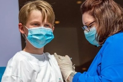 Phát hiện mới về tác dụng phụ của vaccine Pfizer với các bé trai