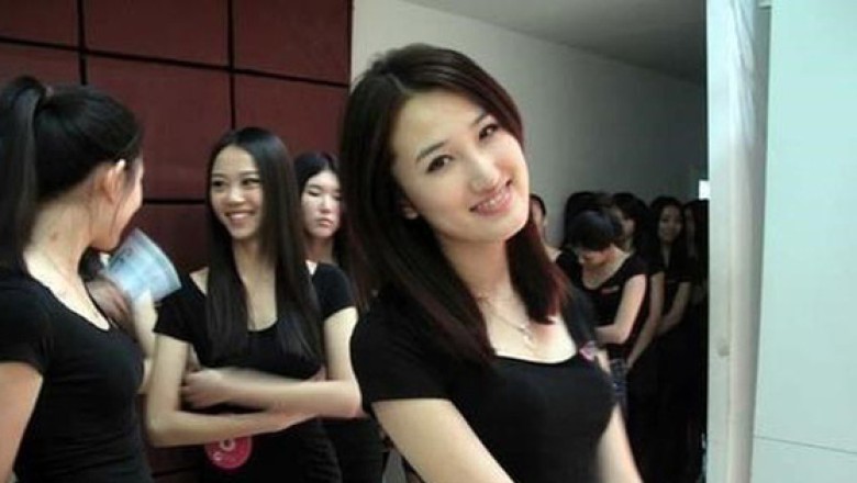 Nhà tuyển dụng hỏi: 1 con kiến có 7 chân, vậy 100 con kiến có tổng mấy chân? Tất cả đều bị loại, chỉ 1 người trúng tuyển nhờ đáp án bất ngờ