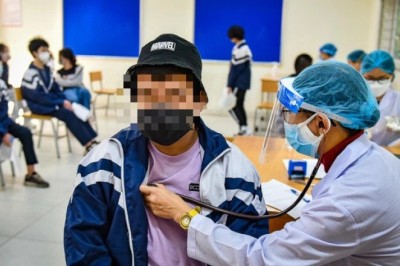 Nam sinh tử vong 3 ngày sau tiêm vắc xin: Đau đầu nhưng không khai báo