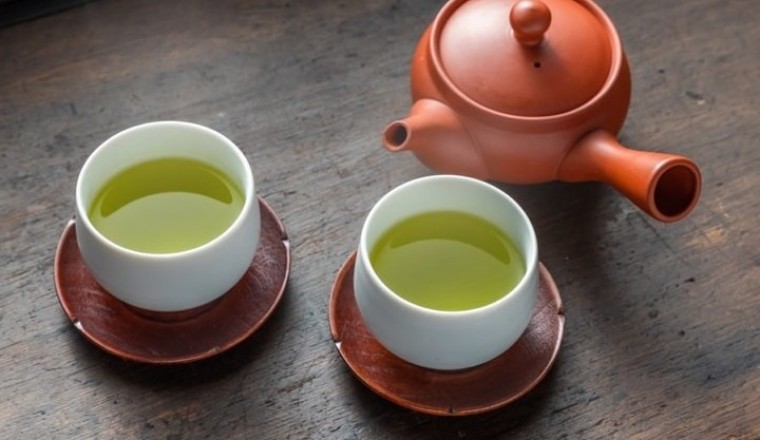 Trà để qua đêm 'độc như nọc rắn', uống vào có thể gây ung thư: Lời đồn hay sự thật?