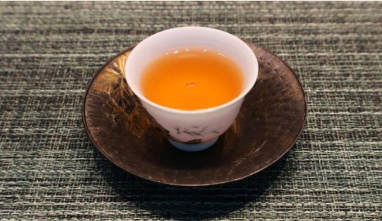 Trà đá quý hiếm Trung Quốc bán 4,3 tỉ đồng/kg ở nhà hàng Hong Kong
