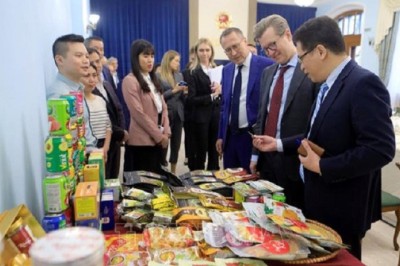 Phái đoàn Nga đến sứ quán Việt Nam bàn buôn bán nông, thủy sản nhiều hơn