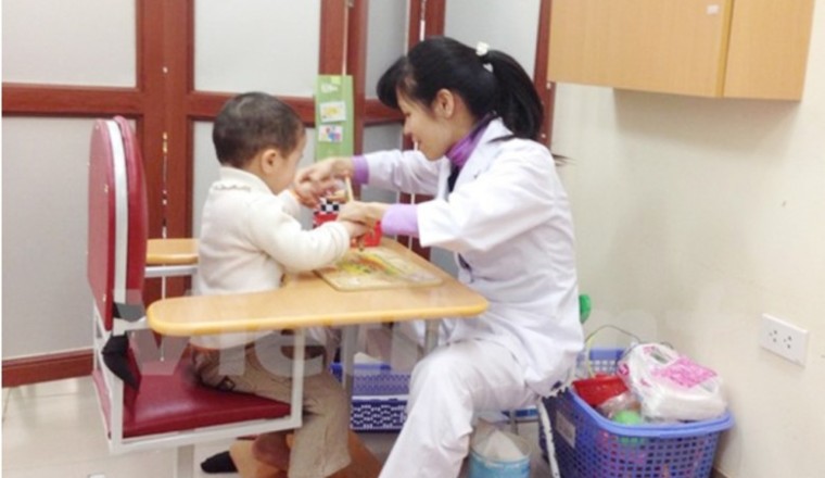 Nhầm lẫn giữa trẻ tự kỷ và trẻ chậm nói
