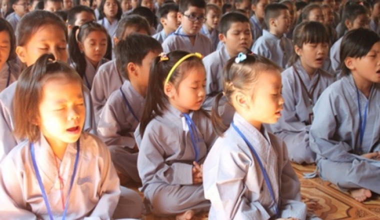 Ý nghĩa việc một số nơi các bé nhỏ được làm lễ bán khoán cho chùa
