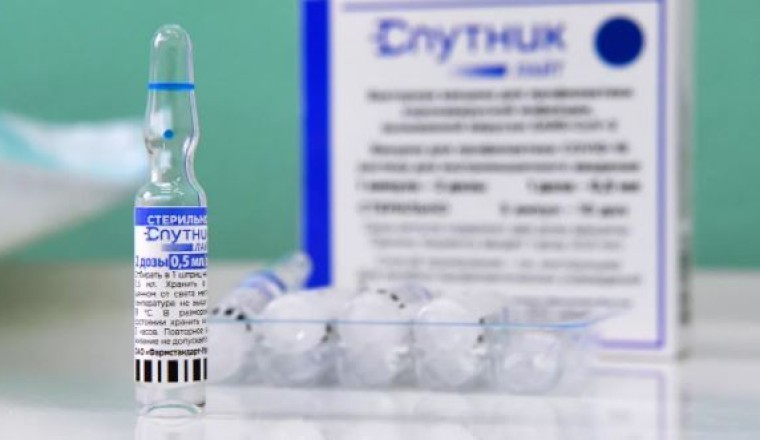 Vaccine xịt mũi của Nga chống lại tất cả các chủng virus SARS-CoV-2
