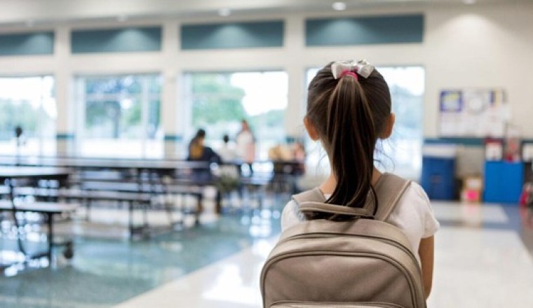 4 nguyên nhân khiến con bạn sợ đi học