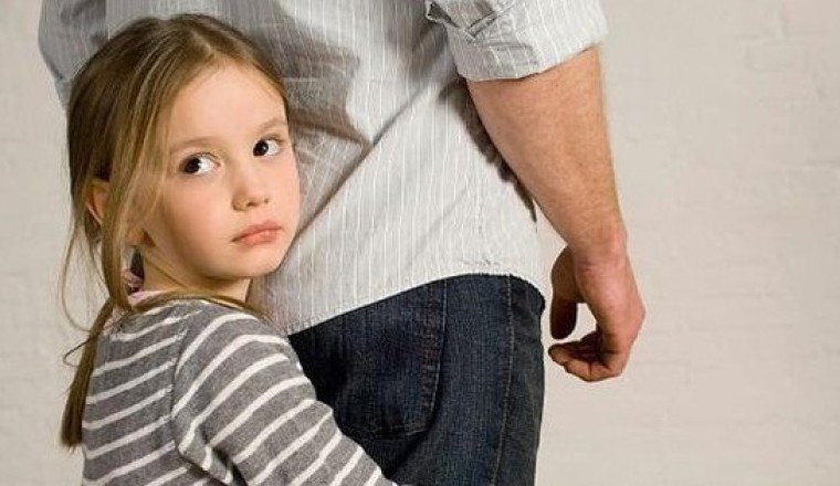 3 câu nhiều cha mẹ hay nói khiến con nhút nhát, thiếu tự tin