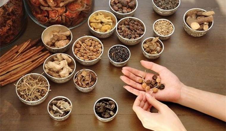 Bài thuốc chữa Tâm Thận Bất Giao là tình trạng rối loạn giữa tạng tâm và tạng thận, là nguyên nhân dẫn tới một số chứng bệnh như mất ngủ, loạn nhịp tim, hay quên, di tinh.