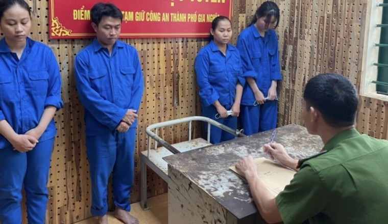 Bắt các đối tượng lừa đảo kiểu tặng thực phẩm chức năng cho bệnh nhân. Người nhận 'chỉ phải đóng phí vận chuyển' với số tiền gần bằng với giá trị của sản phẩm được tặng