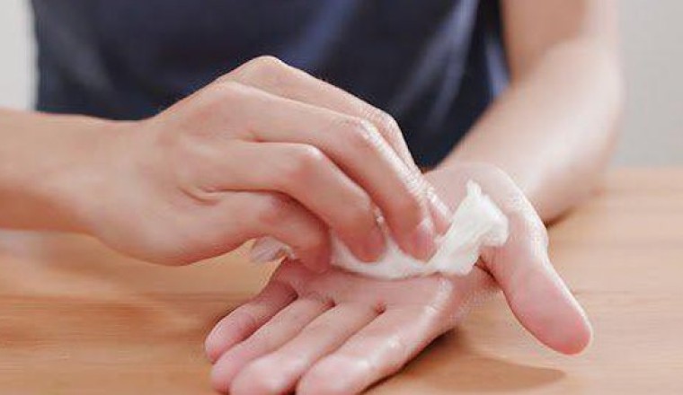 Cách chữa bệnh ra nhiều mồ hôi tay chân khi trời lạnh