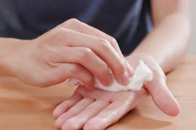 Cách chữa bệnh ra nhiều mồ hôi tay chân khi trời lạnh